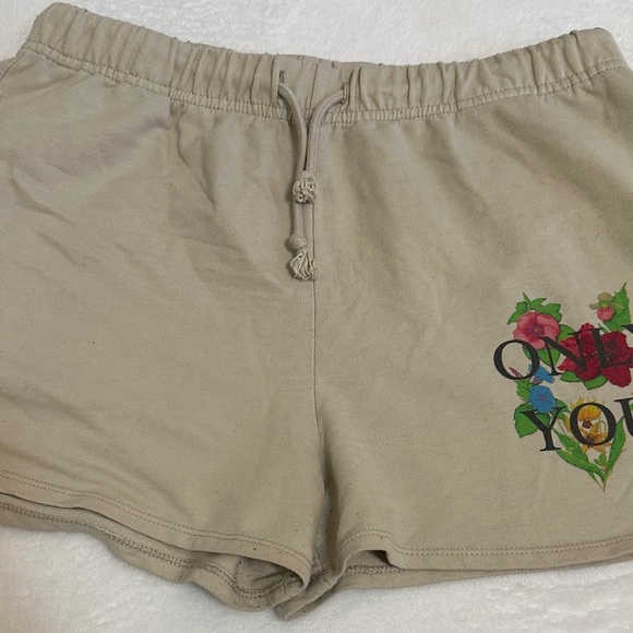 Source Unknown Beige Athletic Shorts with Floral Heart Design - Picture 3 of 3